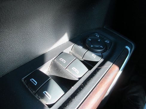 Used 2021 GMC Sierra 1500 SLT image 24