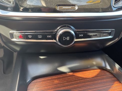 Used 2024 Volvo S60 B5 Plus image 30