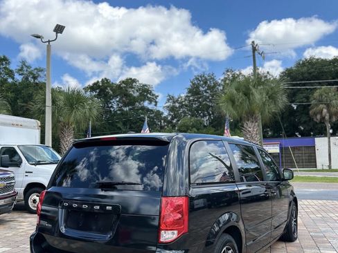 Used 2015 Dodge Grand Caravan SE image 3