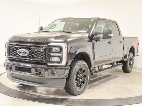 Used 2025 Ford F350 XLT w/ Black Appearance Package image 3