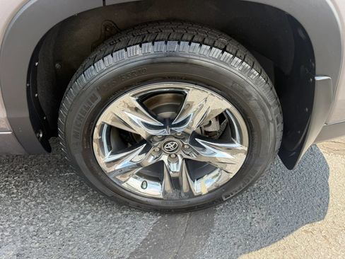 Used 2018 Toyota Highlander Limited Platinum AWD/4WD image 63
