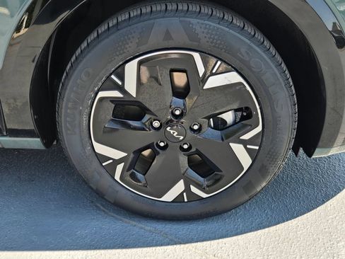Used 2023 Kia Niro Wind w/ Wind Preserve Package FWD image 9