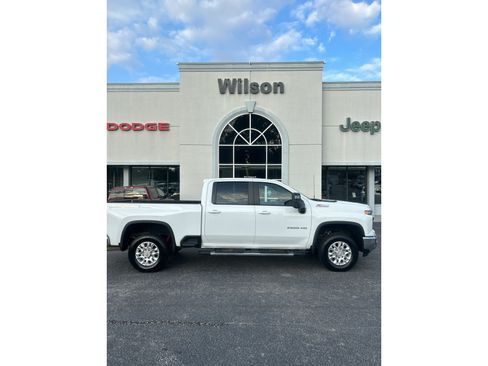 Used 2025 Chevrolet Silverado 2500 LT AWD/4WD image 3