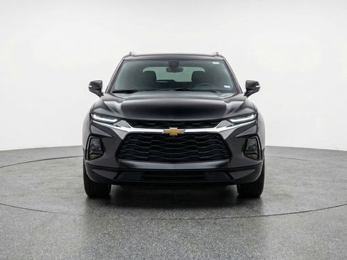 Used 2025 Chevrolet Blazer LT FWD image 2