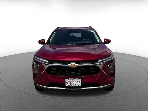 Used 2025 Chevrolet Trax LT FWD image 9
