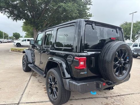 Used 2022 Jeep Wrangler Unlimited Sahara w/ Cold Weather Group AWD/4WD image 7