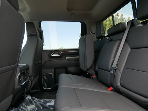 New 2026 GMC Sierra 2500 SLT w/ SLT Convenience Package AWD/4WD image 5