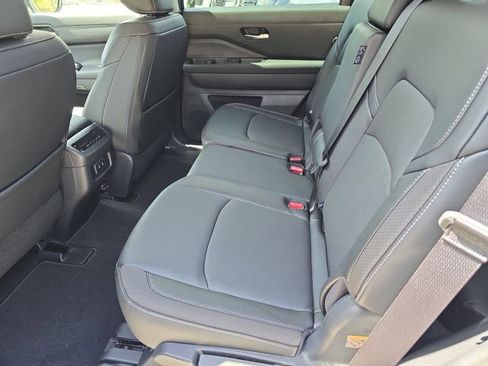 New 2026 Nissan Pathfinder SL image 17