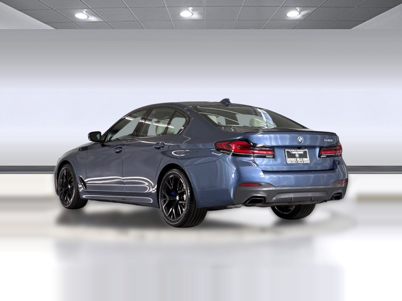 Used 2023 BMW 540i w/ M Sport Package RWD image 3