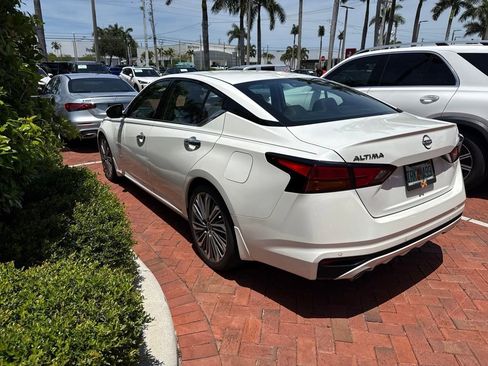 Used 2024 Nissan Altima 2.5 SL FWD image 6