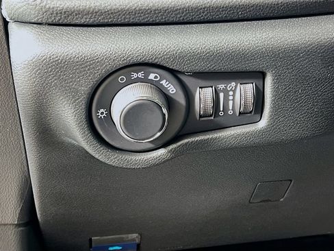 New 2027 Chrysler Pacifica Limited AWD/4WD image 10