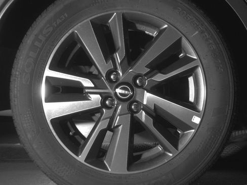 Used 2025 Nissan Versa SV image 15