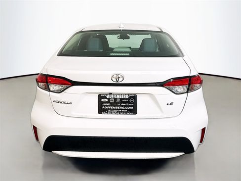 Used 2021 Toyota Corolla LE image 6