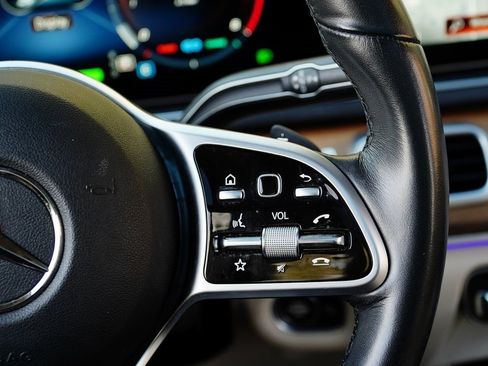 Used 2023 Mercedes-Benz GLS 450 4MATIC image 25