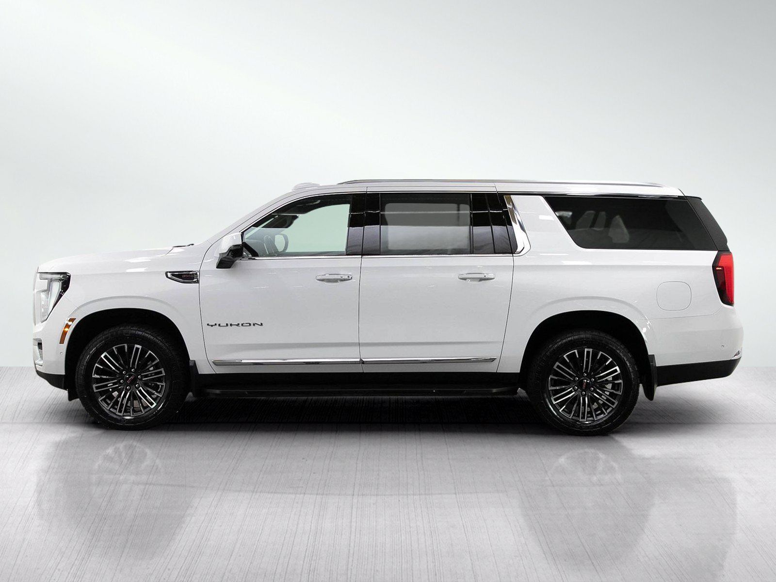 Used 2025 GMC Yukon XL Elevation AWD/4WD image 2