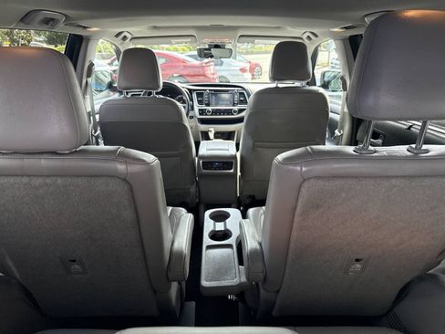 Used 2017 Toyota Highlander XLE AWD/4WD image 7