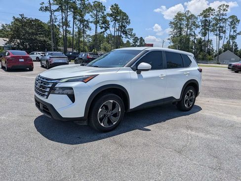 Used 2024 Nissan Rogue SV AWD/4WD image 9
