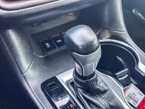 Used 2019 Toyota Highlander XLE image 25