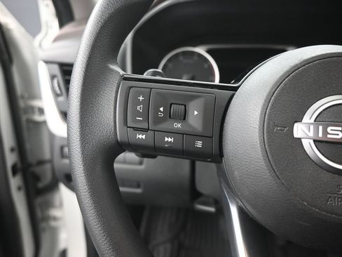 Used 2023 Nissan Rogue SV FWD image 12