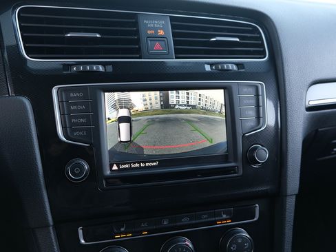 Used 2016 Volkswagen GTI SE w/ Driver Assistance Package image 33