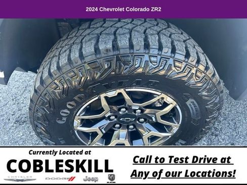 Used 2024 Chevrolet Colorado ZR2 w/ ZR2 Convenience Package III image 12