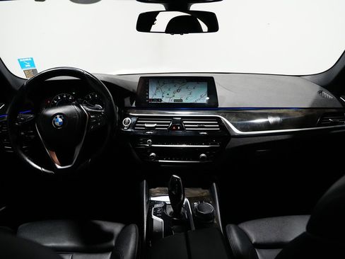 Used 2018 BMW 530i w/ Premium Package image 21