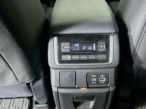 Used 2024 Subaru Ascent Premium w/ Convenience Package image 26