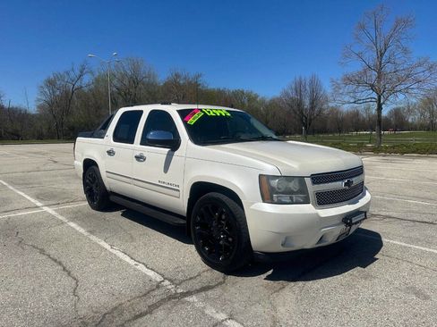 Used 2010 Chevrolet Avalanche LTZ AWD/4WD image 2