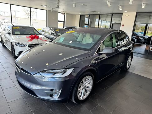 Used 2017 Tesla Model X 90D AWD/4WD image 2