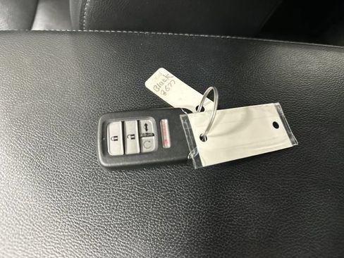 Used 2018 Honda Accord Touring image 25