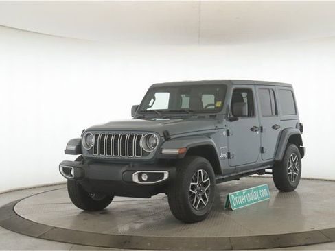 Used 2024 Jeep Wrangler Sahara w/ Safety Group image 10