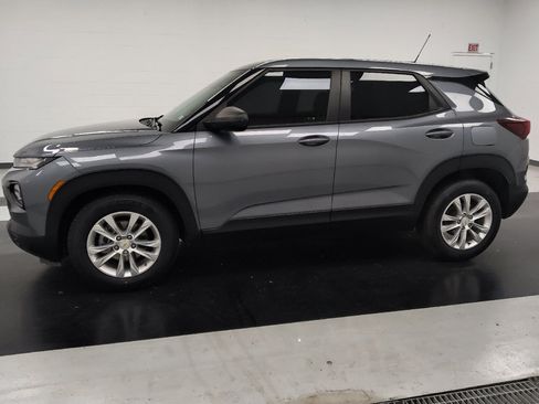 Used 2021 Chevrolet TrailBlazer LS FWD image 2