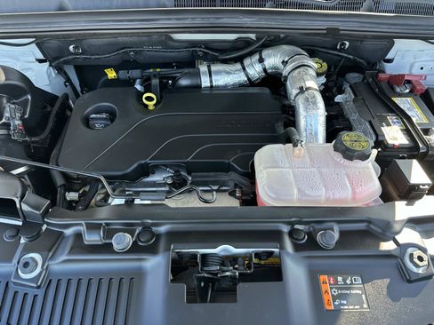 Certified 2022 Chevrolet Trax LT w/ LT Convenience Package image 10