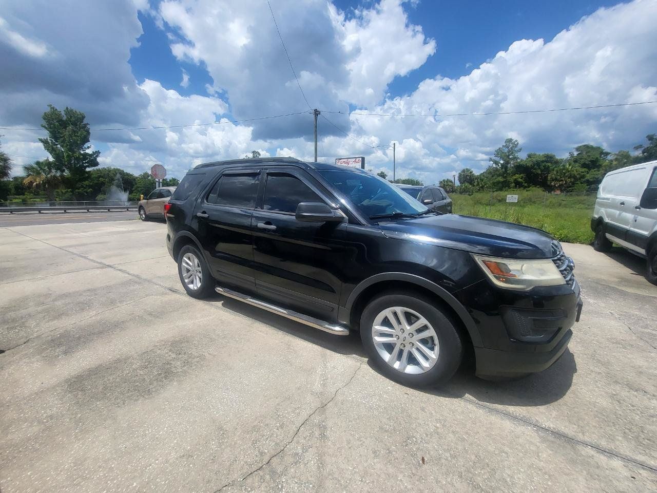 Used 2017 Ford Explorer FWD image 8