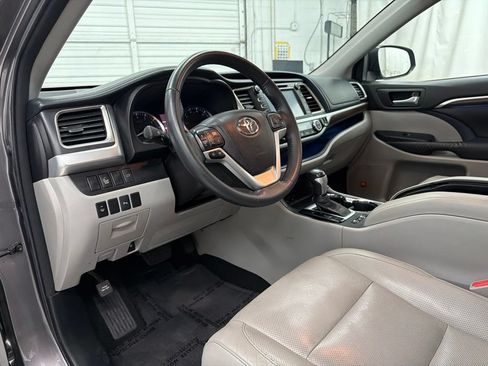 Used 2015 Toyota Highlander Limited FWD image 15