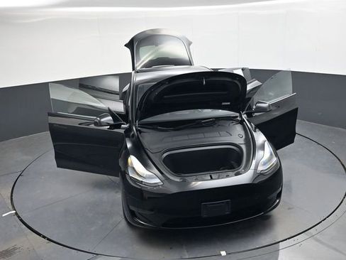 Used 2025 Tesla Model Y Long Range image 33