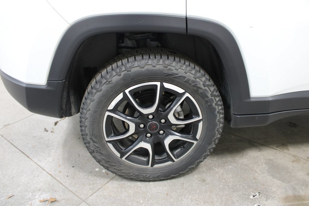 Used 2025 Jeep Compass Trailhawk AWD/4WD image 40