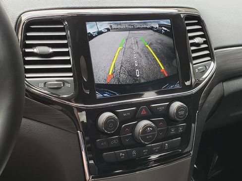 Used 2021 Jeep Grand Cherokee Laredo X AWD/4WD image 24