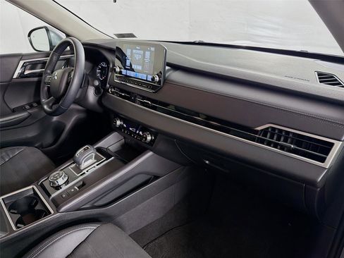 Used 2023 Mitsubishi Outlander SE AWD/4WD image 30