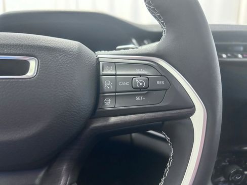 Used 2024 Jeep Grand Cherokee Limited w/ Black Appearance Package image 11