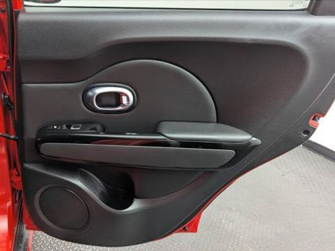 Used 2018 Kia Soul ! w/ Tech Package FWD image 19