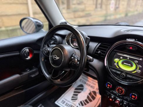 Used 2018 MINI Cooper 2-Door Hardtop image 9