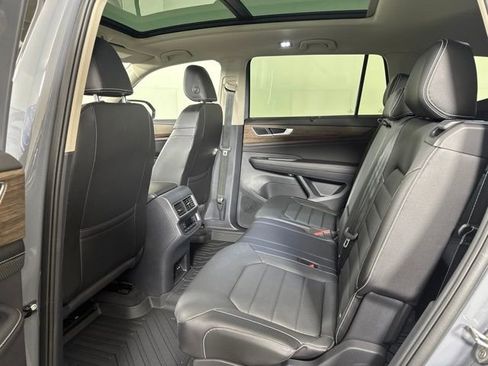 Used 2025 Volkswagen Atlas SEL AWD/4WD image 12