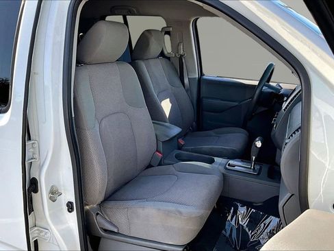 Used 2019 Nissan Frontier SV image 21