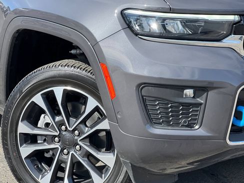 Used 2024 Jeep Grand Cherokee Overland w/ Luxury Tech Group IV AWD/4WD image 31