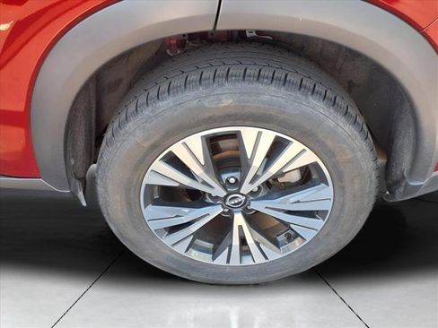 Used 2023 Nissan Rogue SV image 16