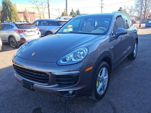 Used 2016 Porsche Cayenne S image 3
