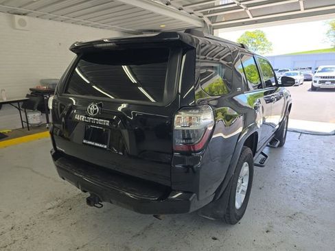 Used 2021 Toyota 4Runner SR5 AWD/4WD image 5
