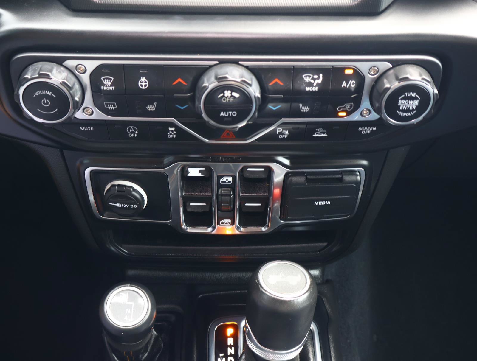 Used 2022 Jeep Wrangler Unlimited Sahara AWD/4WD image 24