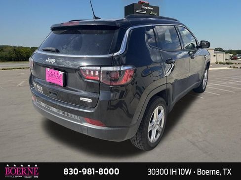 Used 2024 Jeep Compass Latitude AWD/4WD image 11
